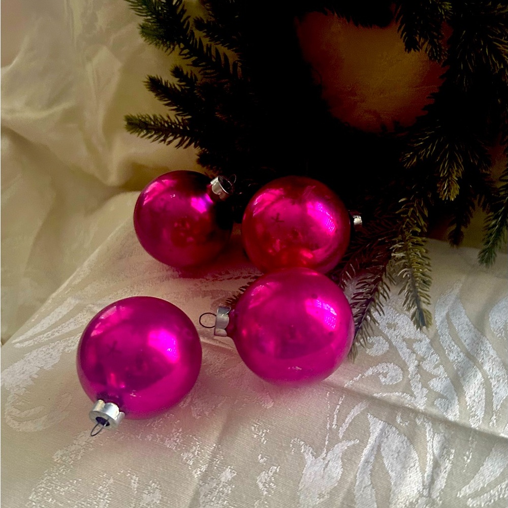 vintage glass blown round ornaments 
Magenta hot pink color set caps Made in USA